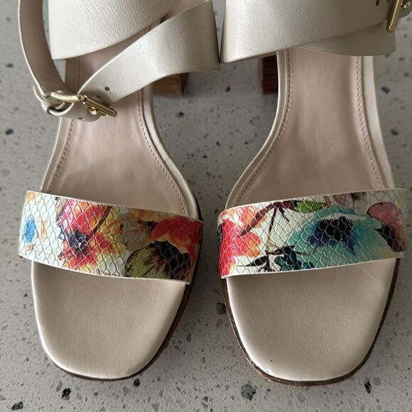 Cole Haan Cream & Floral Sandals Elegant Block Heel Buckle Ankle Strap Size 8B - Picture 16 of 16